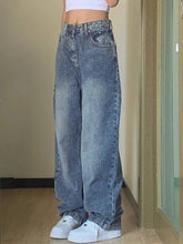 Vaqueros boyfriend con lavado azul y diseño de bolsillo